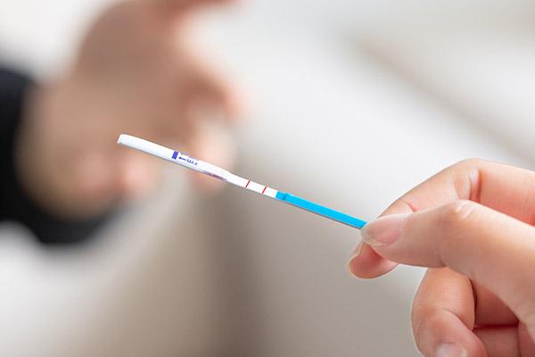 科学确认“好孕”：早孕检查的关键时间窗与核心指标解读